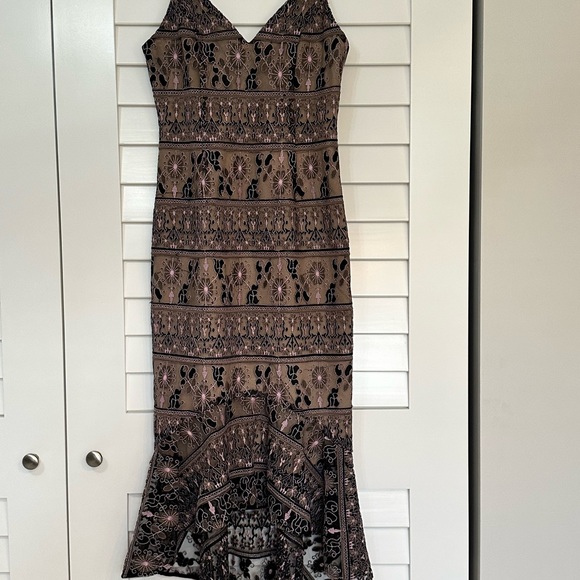 Elliatt Embroidered Floral MIDI Dress - Picture 3 of 11